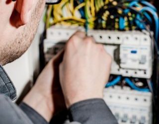 Why You Should Choose an Electrician!